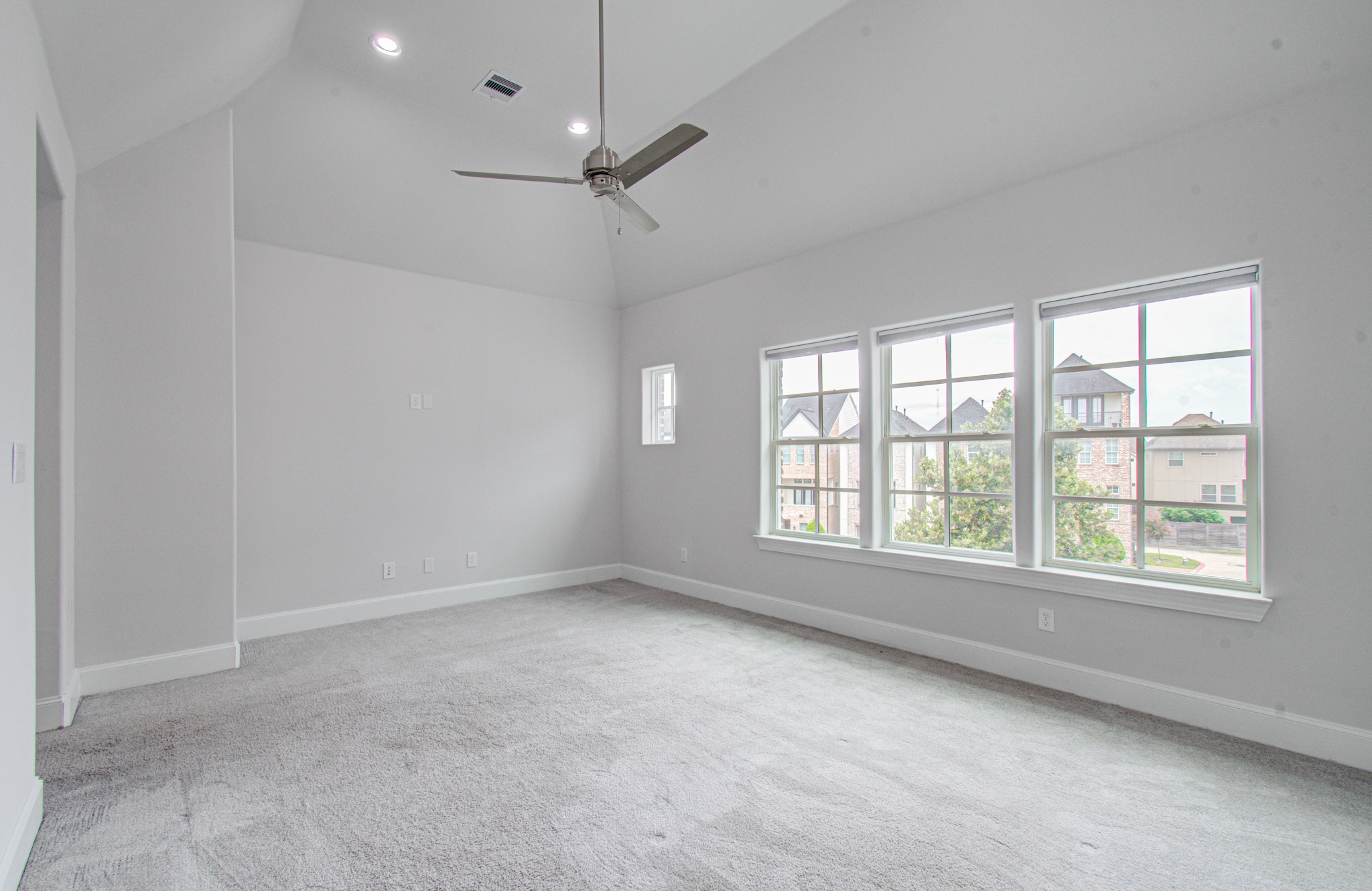 9532 London Bridge Station Houston, TX 77045 - Photo 38 of 43 Master Bedroom