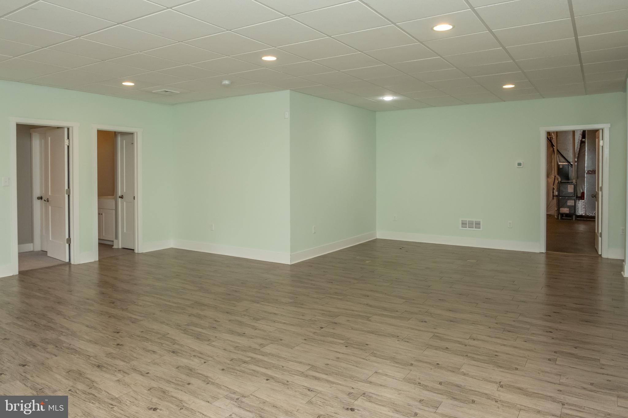 6042 Station Cir Road Harrisburg, PA 17111 - Photo 53 of 71 a view of empty room
