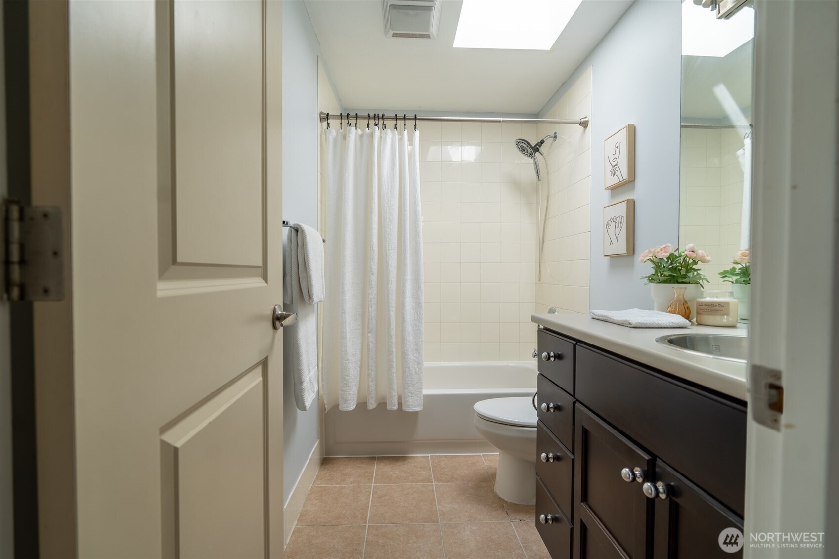 209 North 39th Street, Unit 304 Seattle, WA 98103 - Photo 15 of 24