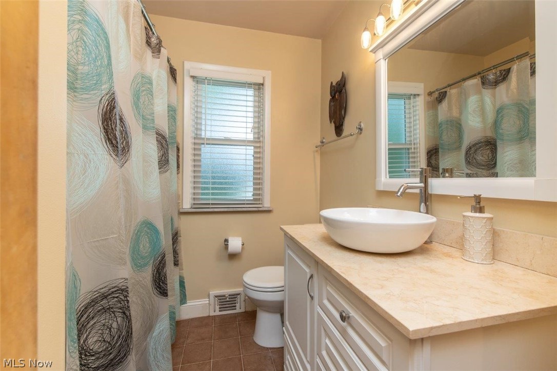 1100 Haverston Road Lyndhurst, OH 44124 - Photo 17 of 24 Remodeled First Floor Full Bathroom