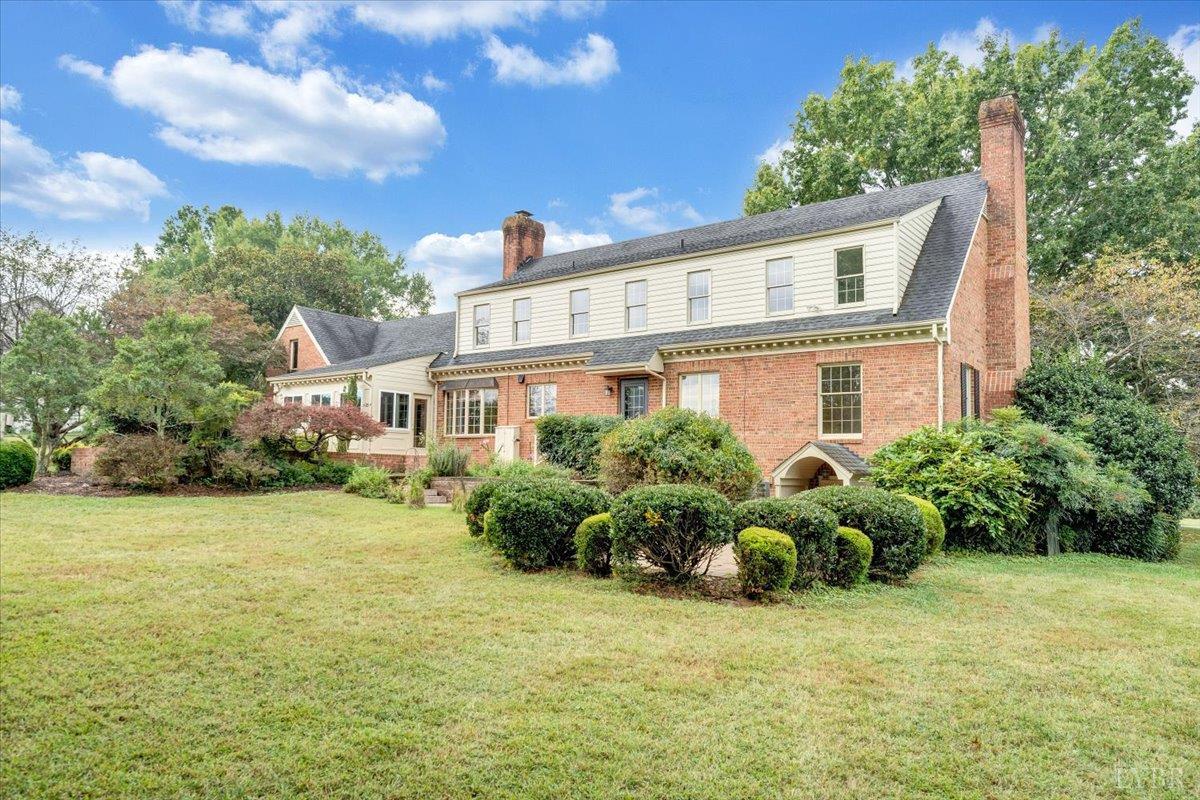 105 North Branch Road Bedford, VA 24523 - Photo 67 of 80 a front view of a house with a garden