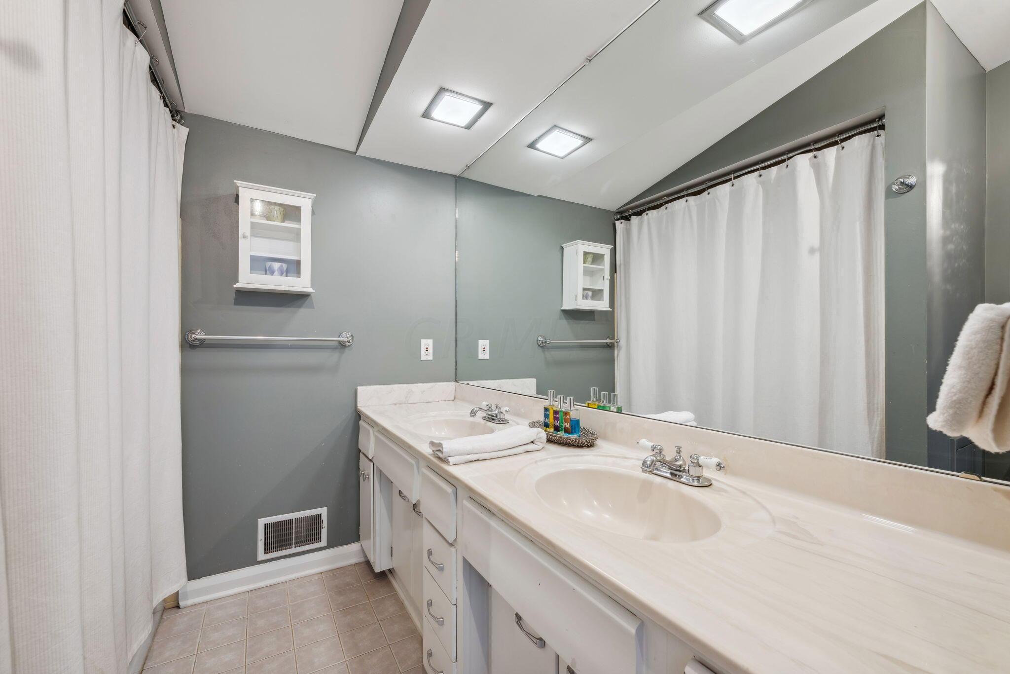 4103 Winfield Road Columbus, OH 43220 - Photo 50 of 91 Upstairs Hallway Bathroom