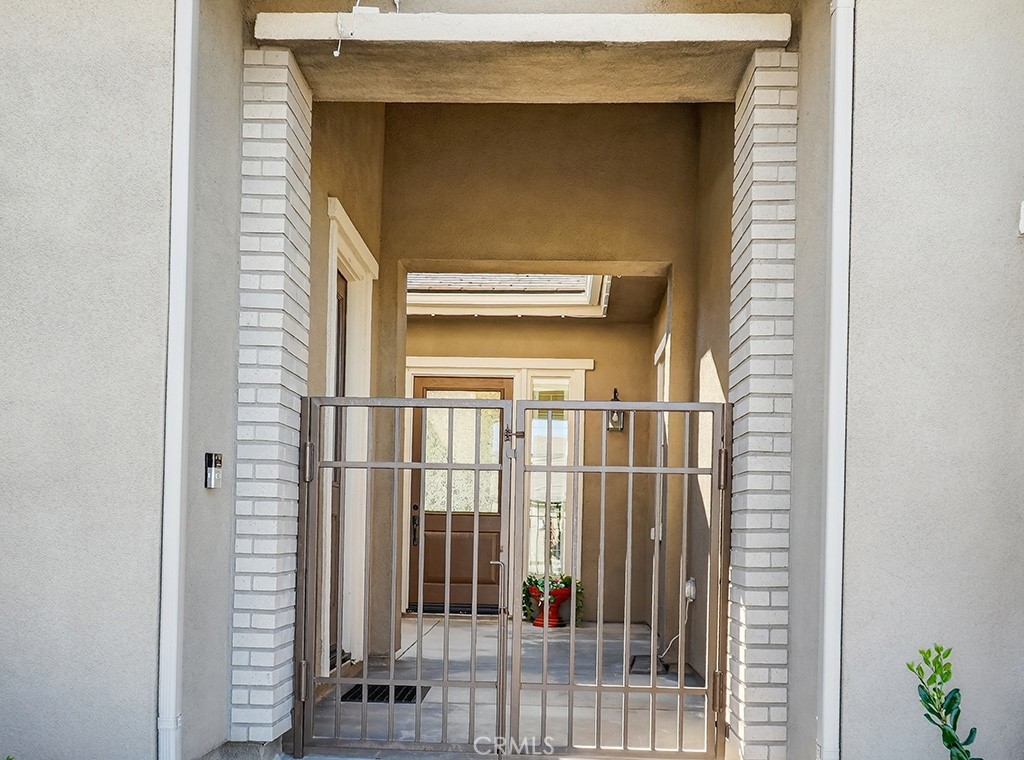 32441 Toyon Road Temecula, CA 92591 - Photo 4 of 53 front entrance