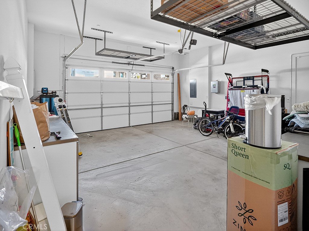 32441 Toyon Road Temecula, CA 92591 - Photo 47 of 53 Garage