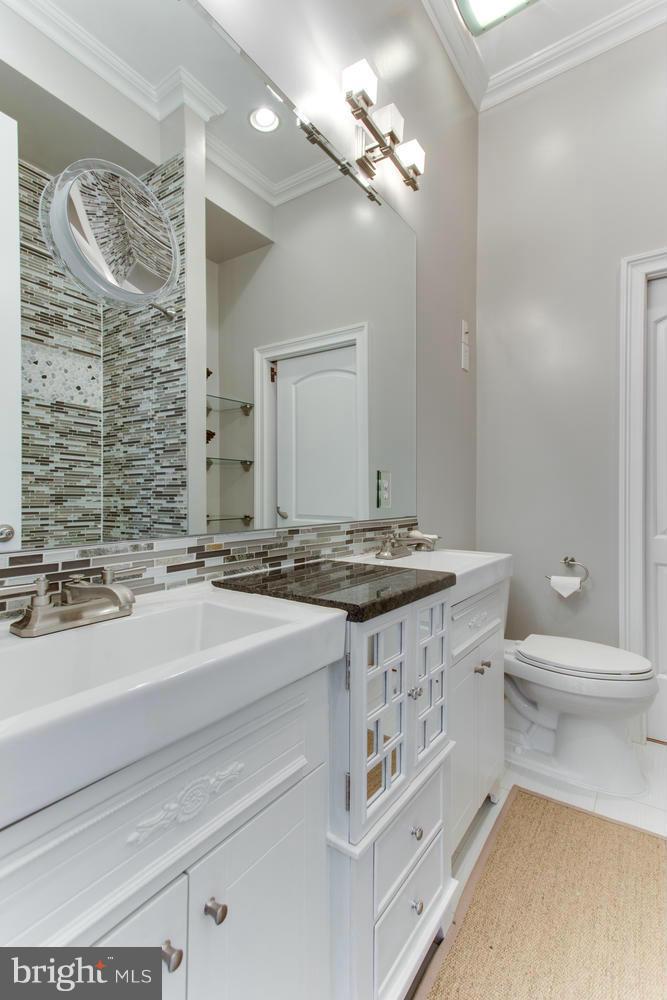 43 R Street Northwest, Unit 1 Washington, DC 20001 - Photo 23 of 30 Bath #2