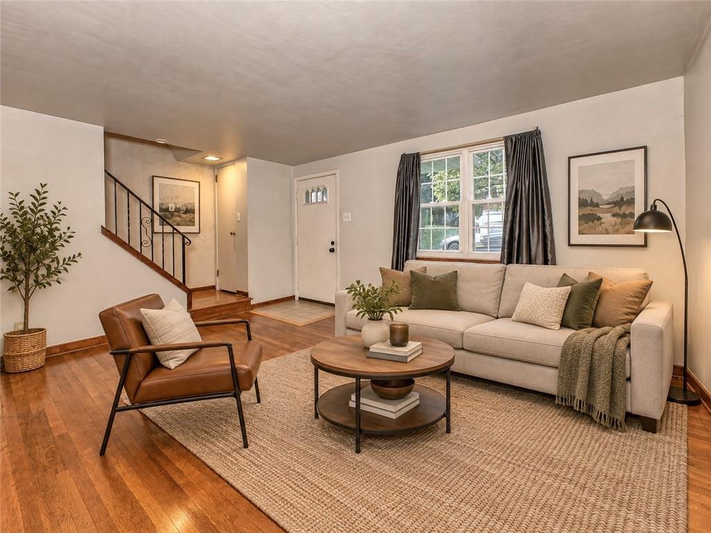 929 Roland Road Pittsburgh, PA 15221 - Photo 6 of 28 Gallery Image 6