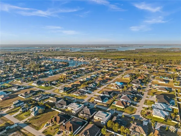 $734,900 | 109 Southwest 37th Place, Cape Coral, FL 33991