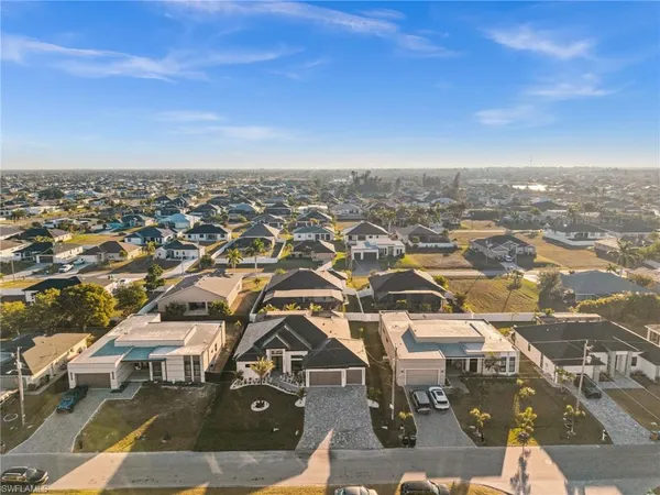 $734,900 | 109 Southwest 37th Place, Cape Coral, FL 33991