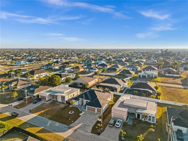 $734,900 | 109 Southwest 37th Place, Cape Coral, FL 33991