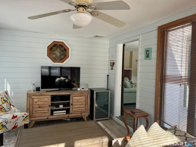 $2,950 | 51 Billow Road, East Lyme, CT 06357