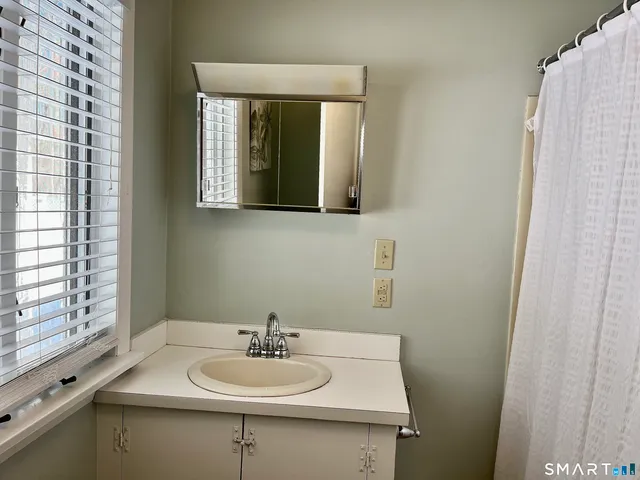 $2,950 | 51 Billow Road, East Lyme, CT 06357