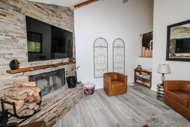 $2,700 | 43063 Goldmine Woods Lane, Big Bear Lake, CA 92315