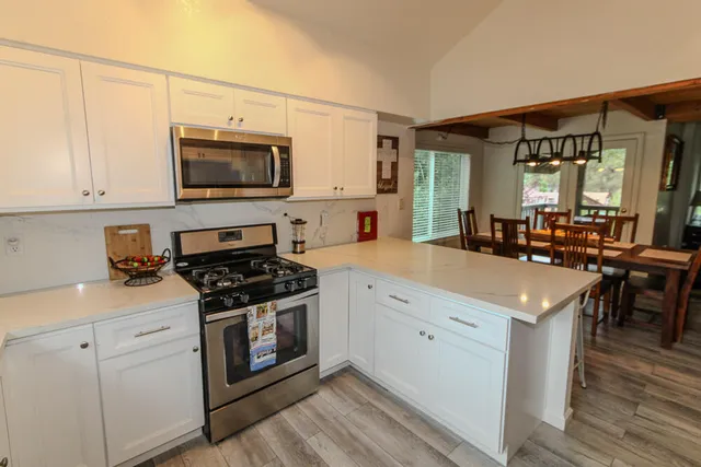 $2,700 | 43063 Goldmine Woods Lane, Big Bear Lake, CA 92315