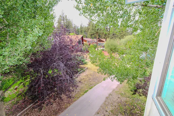 $2,700 | 43063 Goldmine Woods Lane, Big Bear Lake, CA 92315
