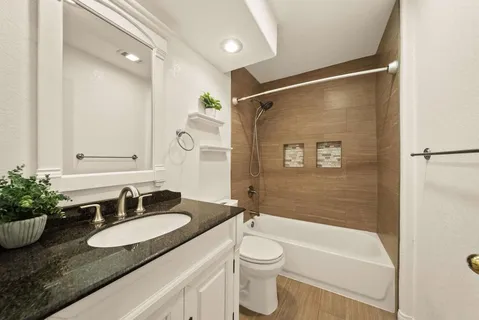 a view of an empty room with a ceiling fan