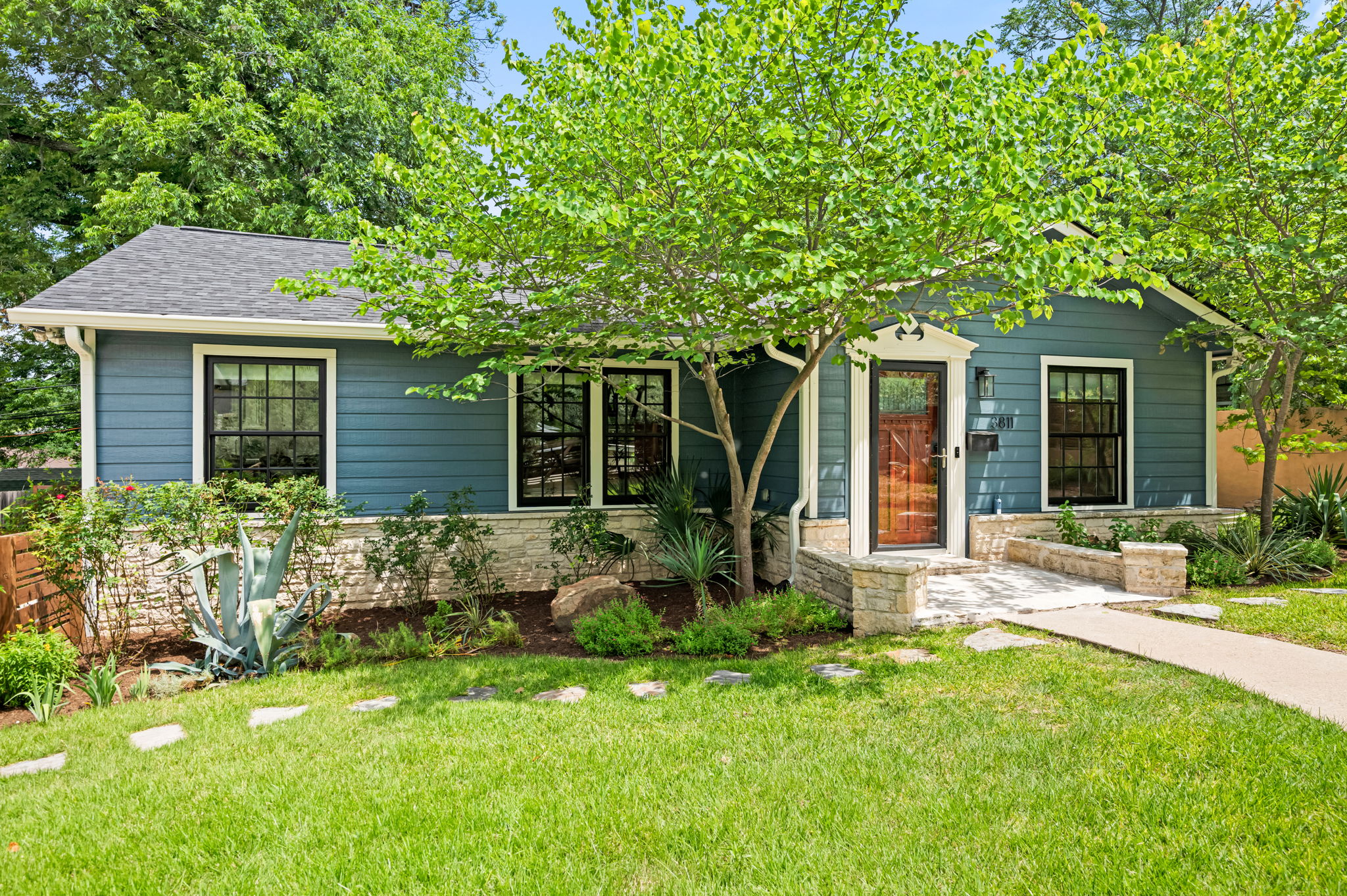 3811 Cherrywood Road Austin, TX 78722 - Photo 4 of 40