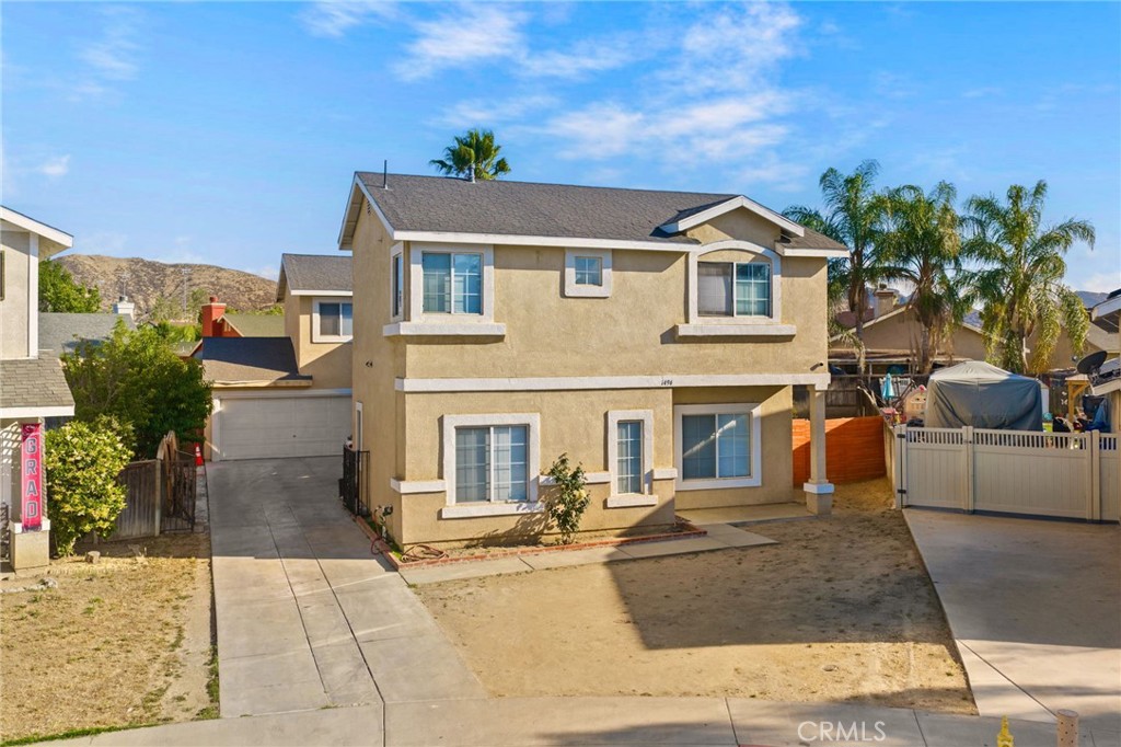 1494 Rabbit Peak Way Hemet, CA 92545 - Photo 44 of 45 a front view of a house with yard