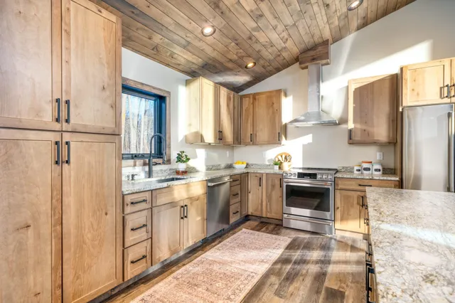 $724,900 | 30167 Nicholas Street, Grand Rapids, MN 55744