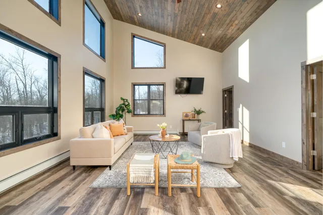 $724,900 | 30167 Nicholas Street, Grand Rapids, MN 55744