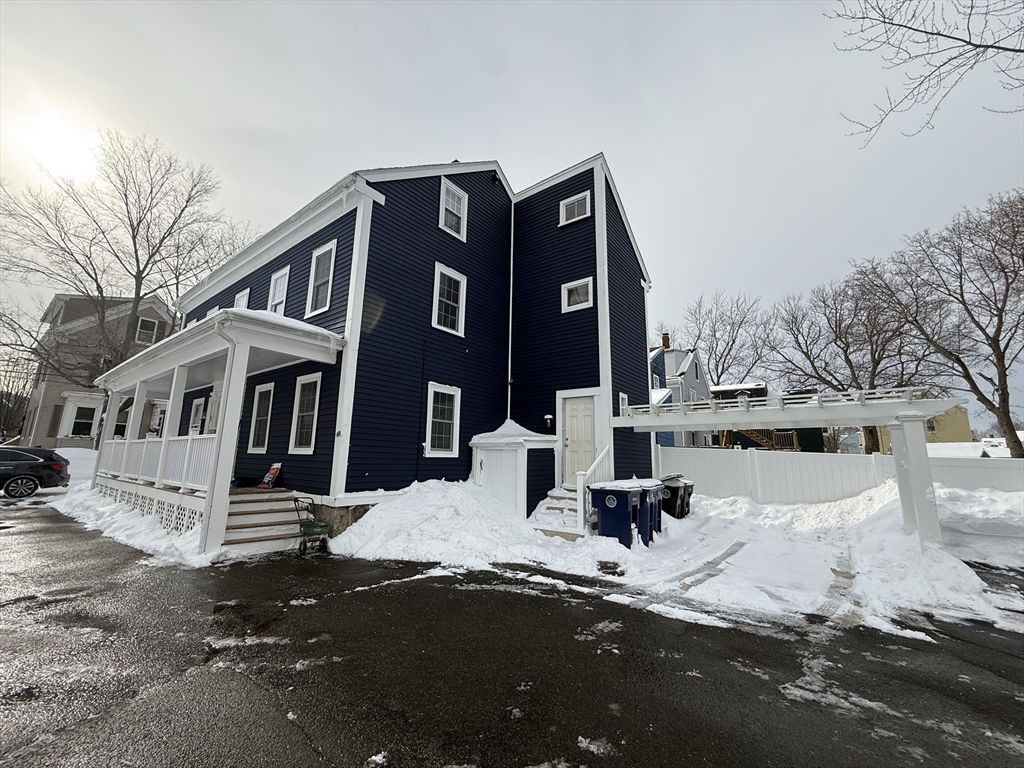 11 Barton Street Salem, MA 01970 - Photo 3 of 38