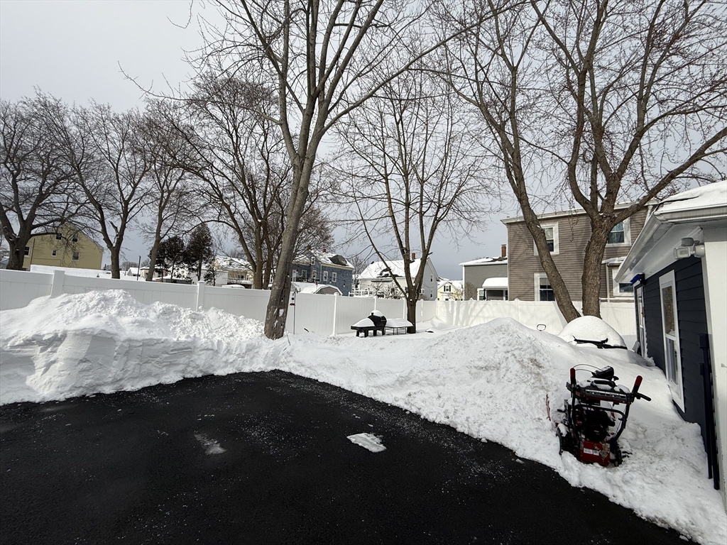 11 Barton Street Salem, MA 01970 - Photo 4 of 38