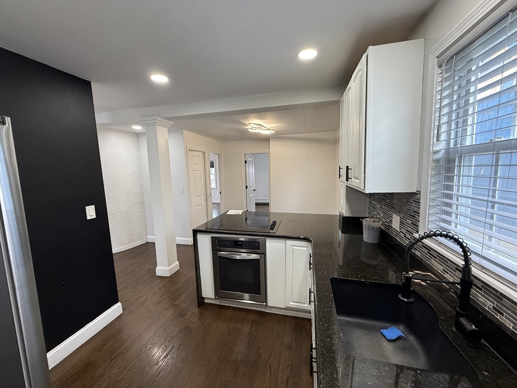11 Barton Street Salem, MA 01970 - Photo 4 of 31