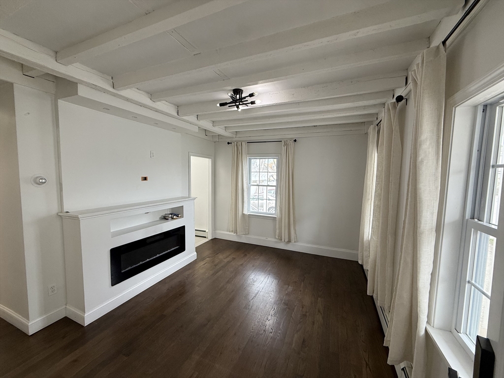 11 Barton Street Salem, MA 01970 - Photo 6 of 31