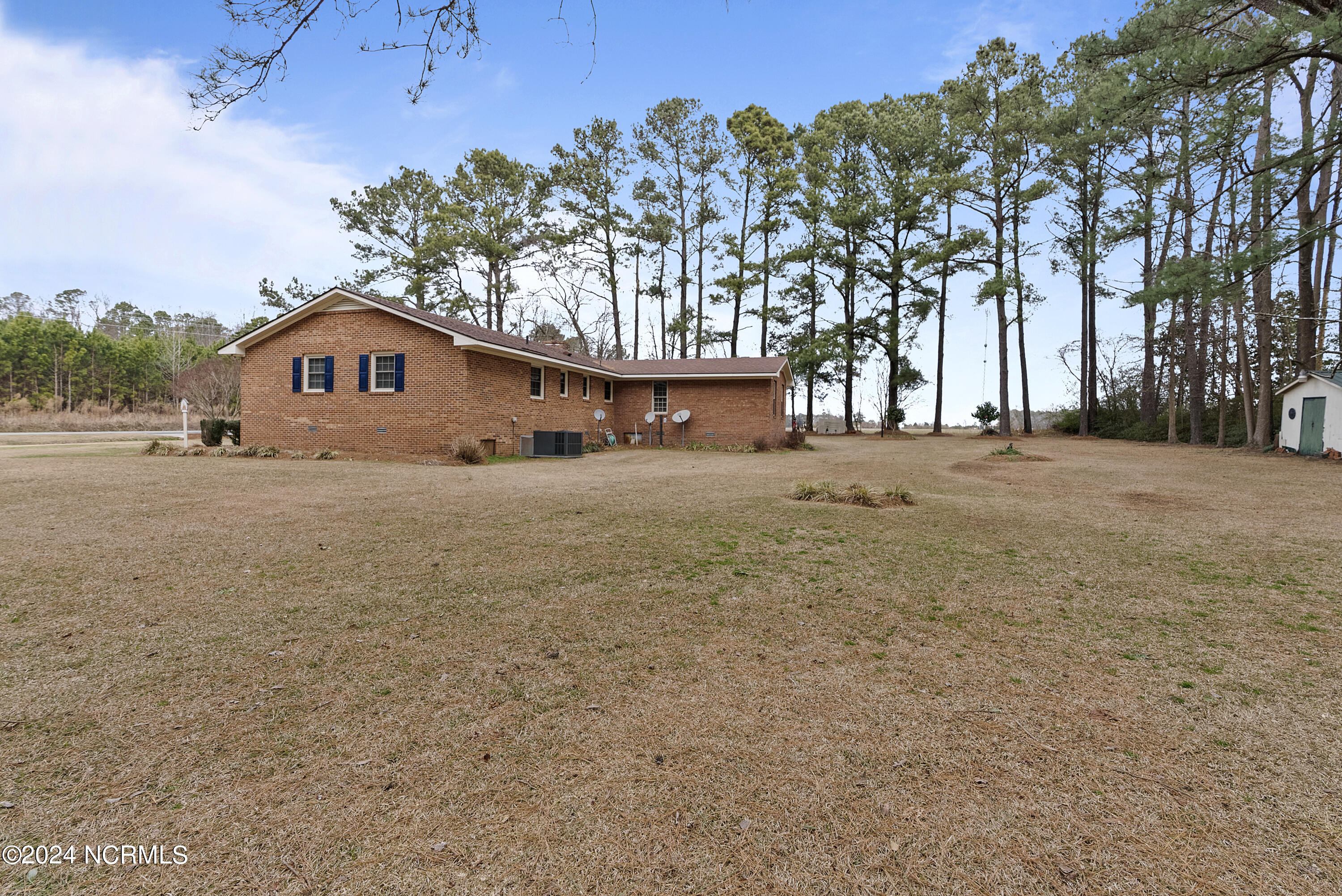 386 Outlaw Bridge Road Albertson, NC 28508 - Photo 12 of 14 370Outlaws-208