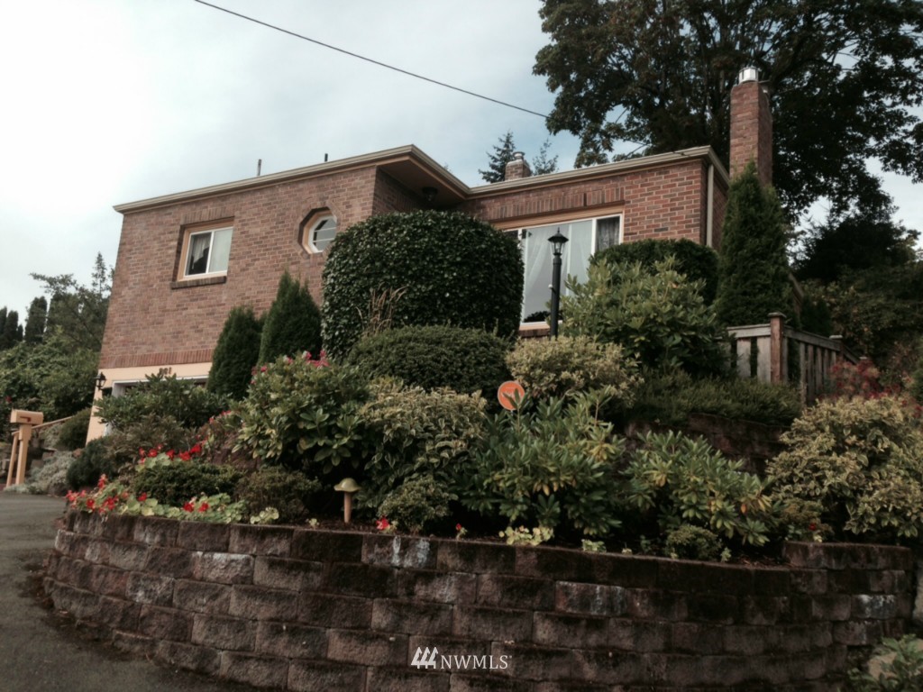 261 Taylor Avenue Northwest Renton, WA 98057 - Photo 2 of 4