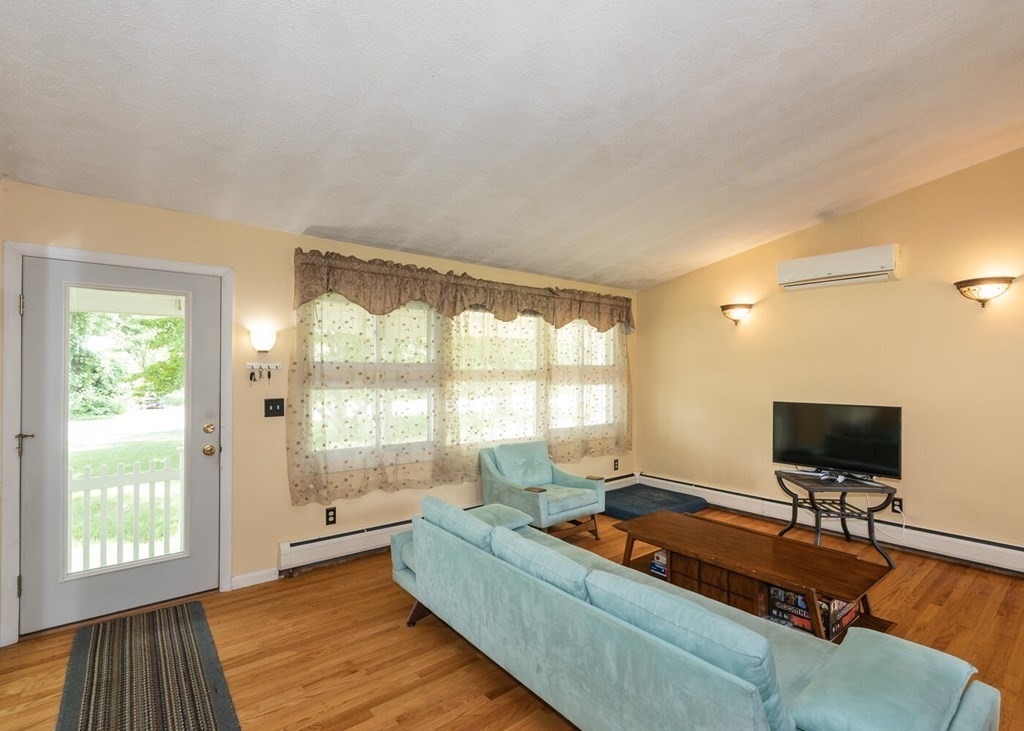 158 Rocky Hill Road Hadley, MA 01035 - Photo 7 of 28 Gallery Image 7