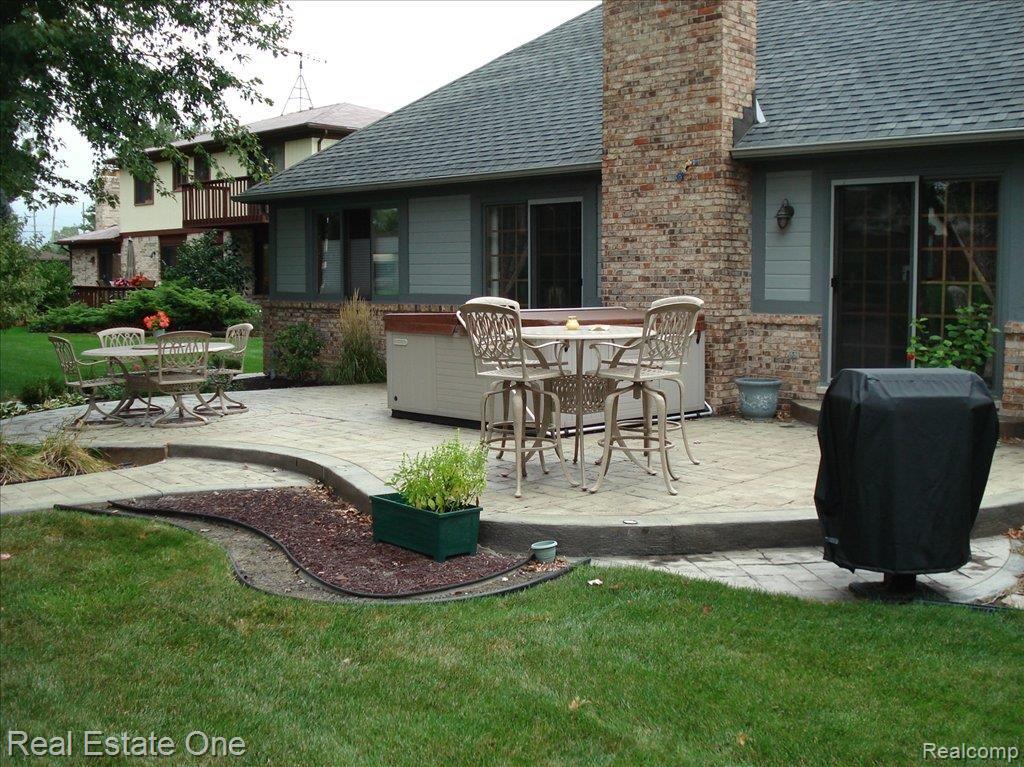 38839 Westchester Road Sterling Heights, MI 48310 - Photo 6 of 14 westchesterandcrystal 010