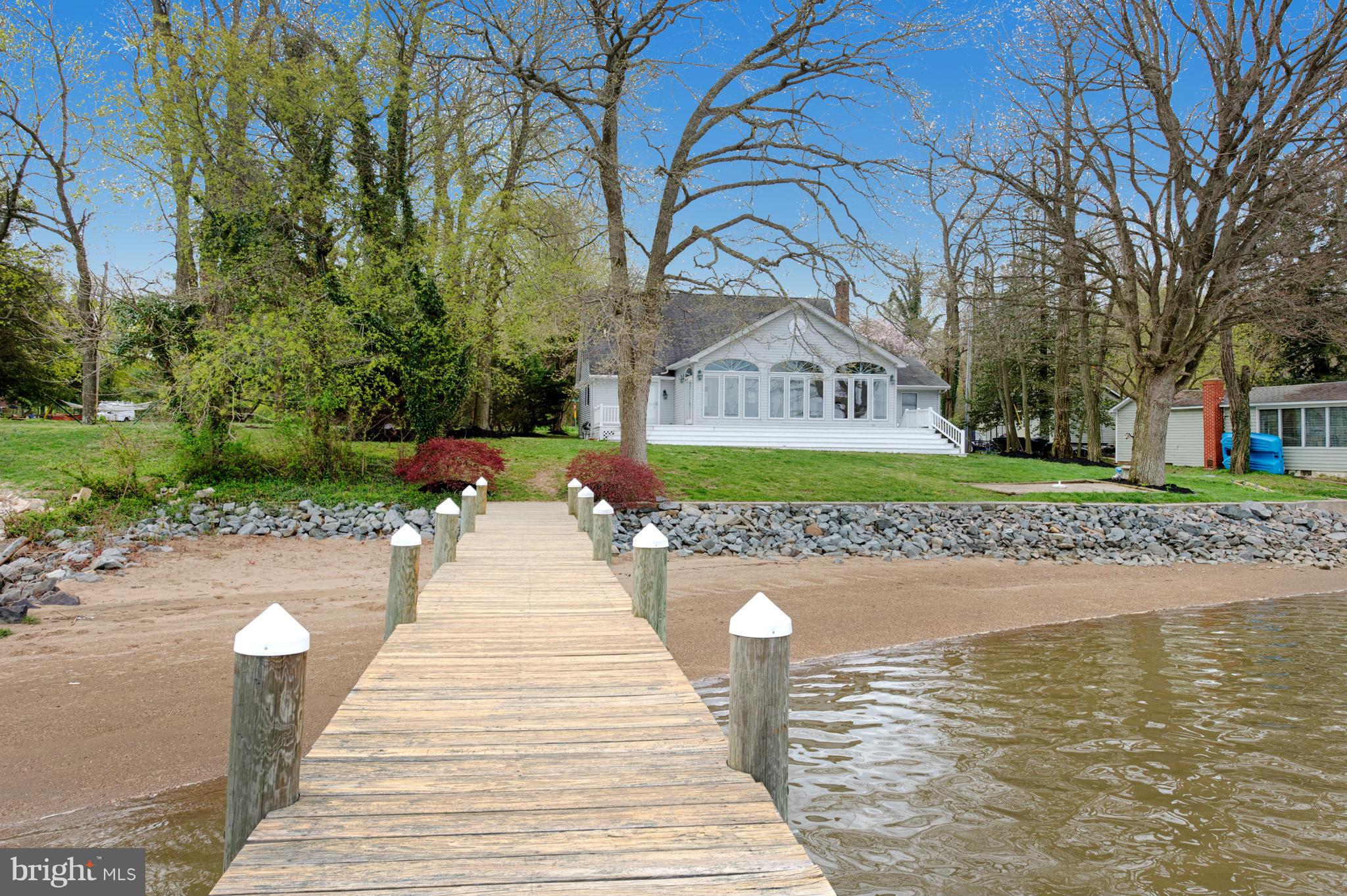 Classic Cape sitting pretty on the water-STUNNING!
