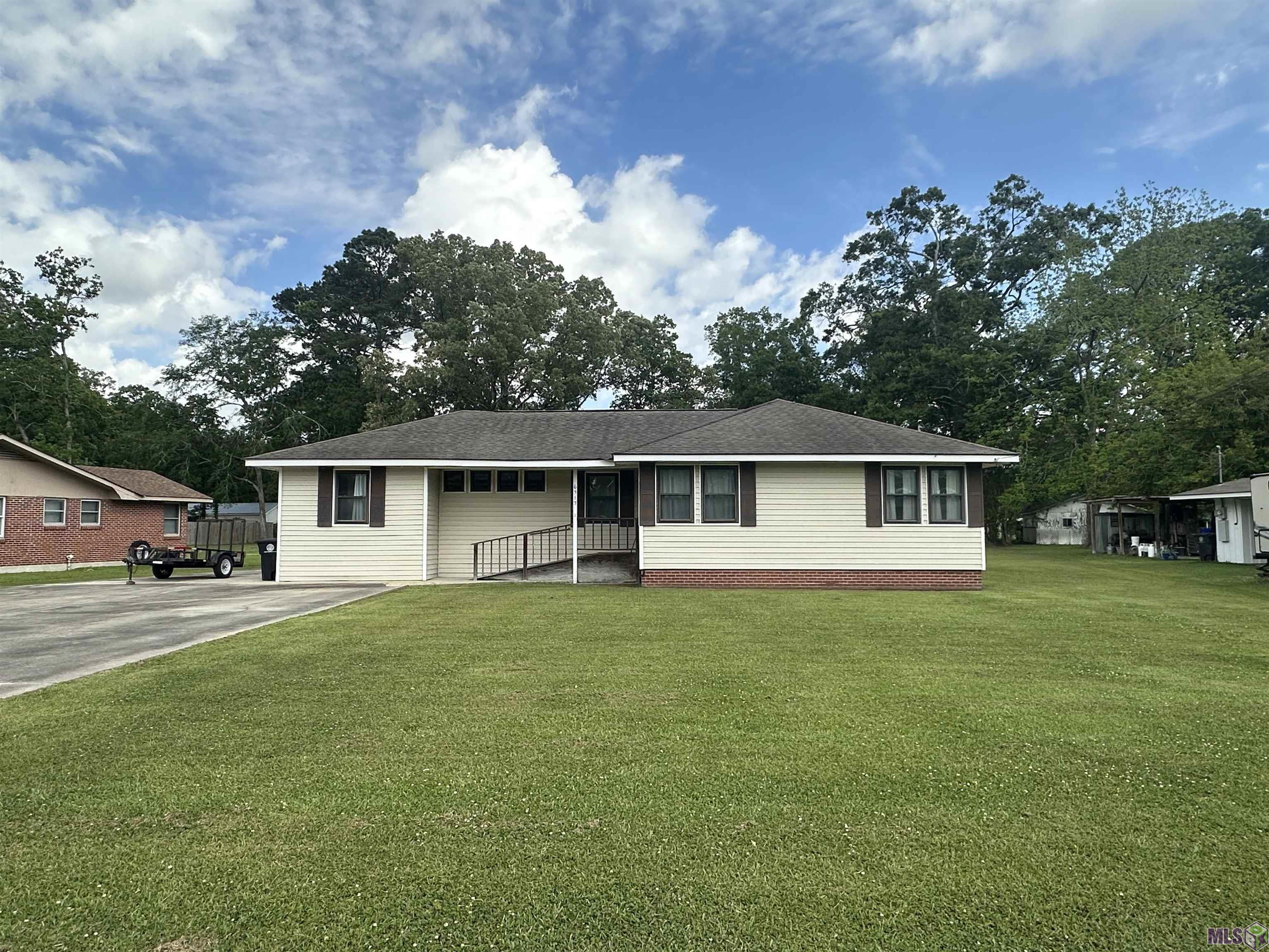 6313 Kleinpeter Road Baton Rouge, LA 70811 - Photo 1 of 32
