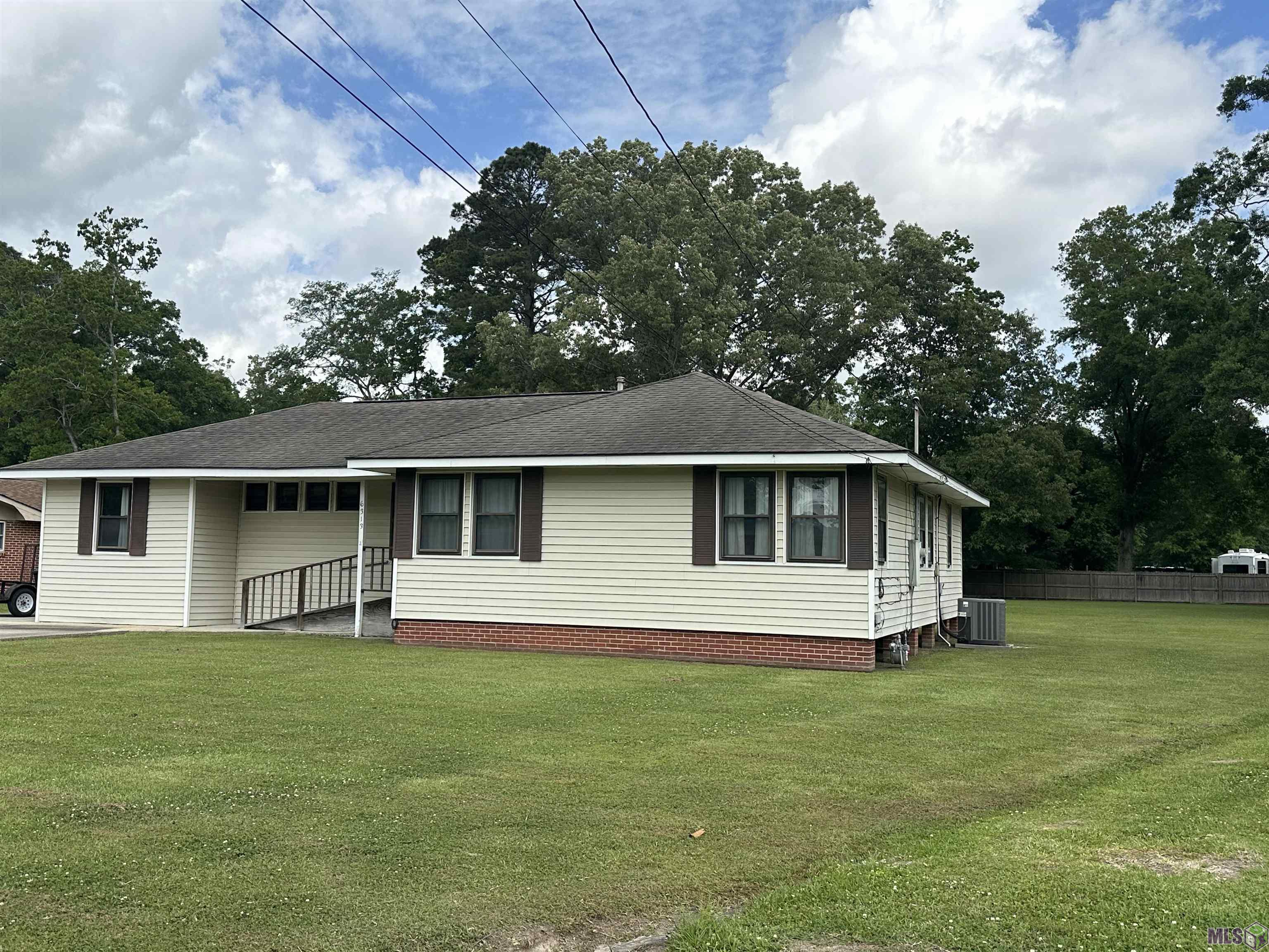 6313 Kleinpeter Road Baton Rouge, LA 70811 - Photo 2 of 32