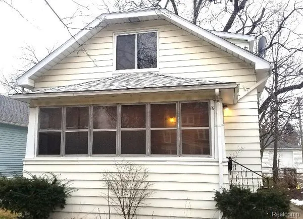 $1,100 | 16 1/2 Moross Street, Mount Clemens, MI 48043