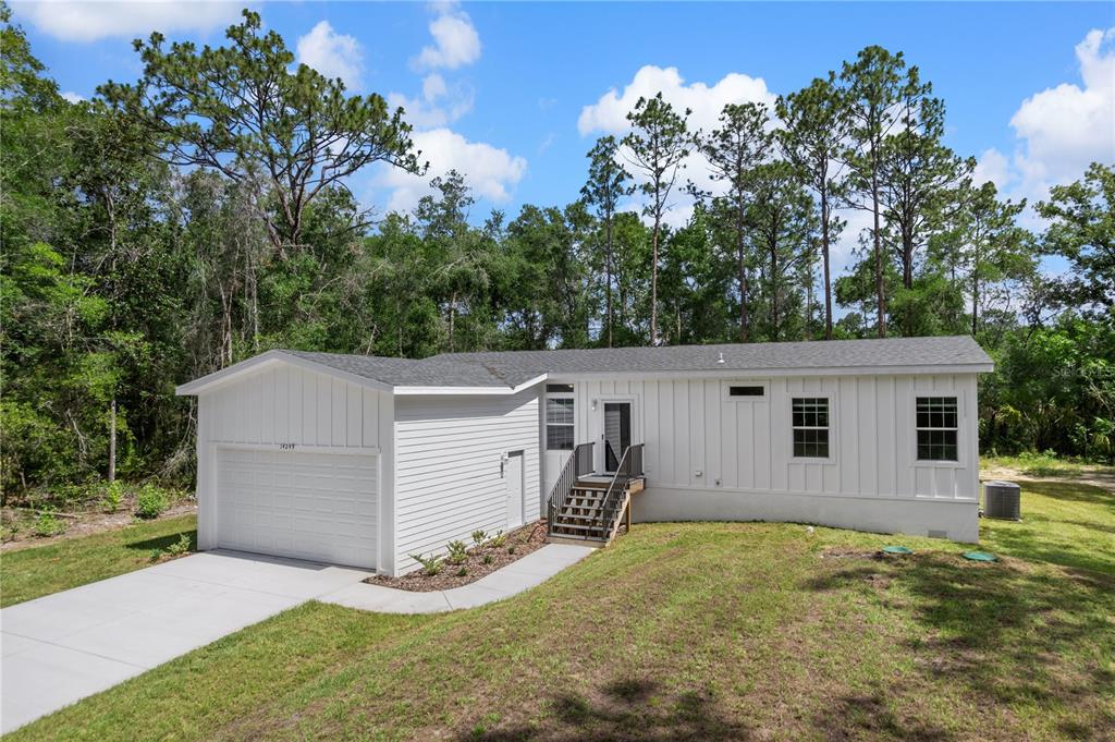 14249 East Razorbill Avenue Weeki Wachee, FL 34614 - Photo 5 of 40