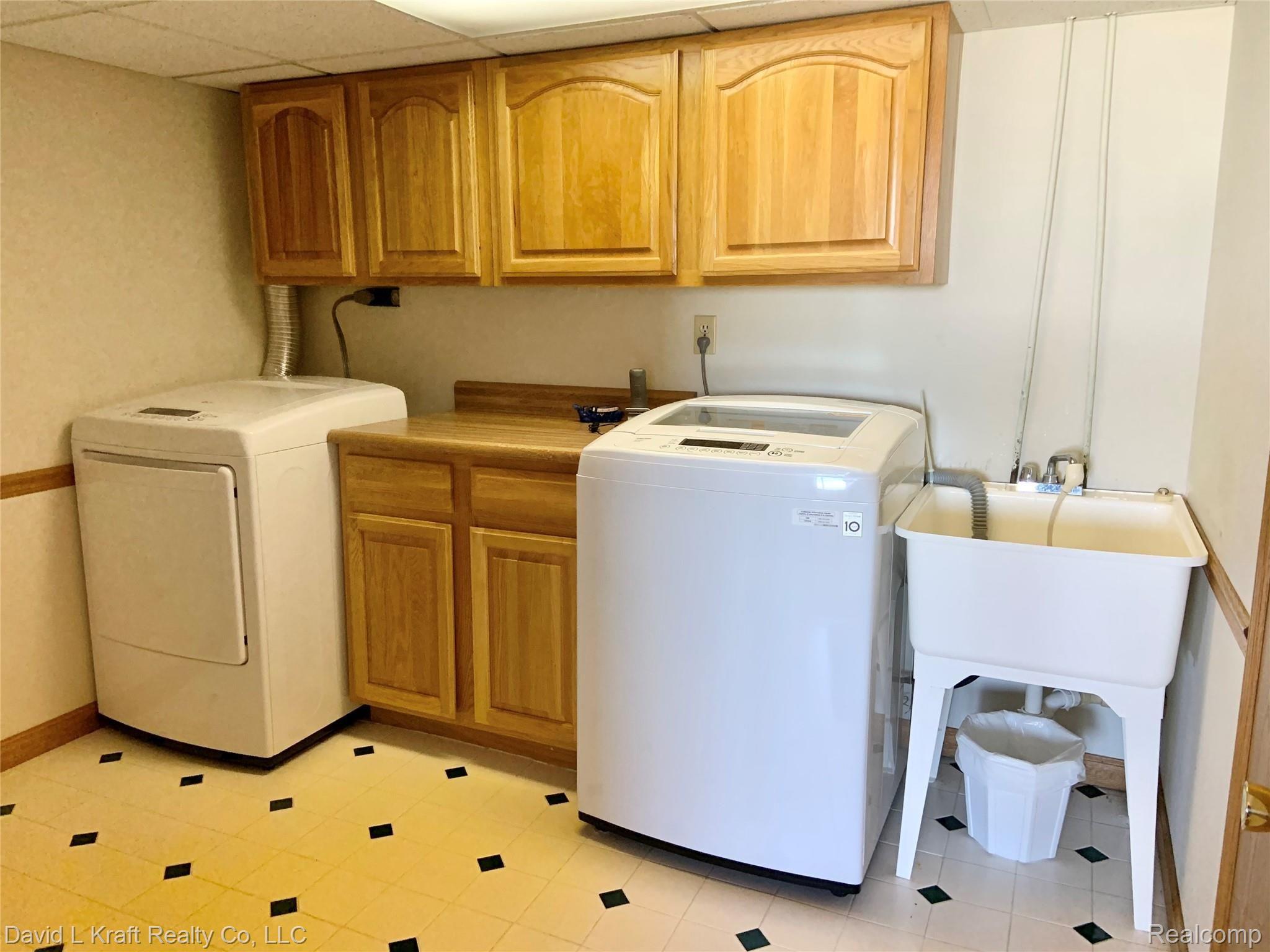 5512 Port Austin Road Caseville, MI 48725 - Photo 29 of 36 5512PtAustinLaundry.jpeg