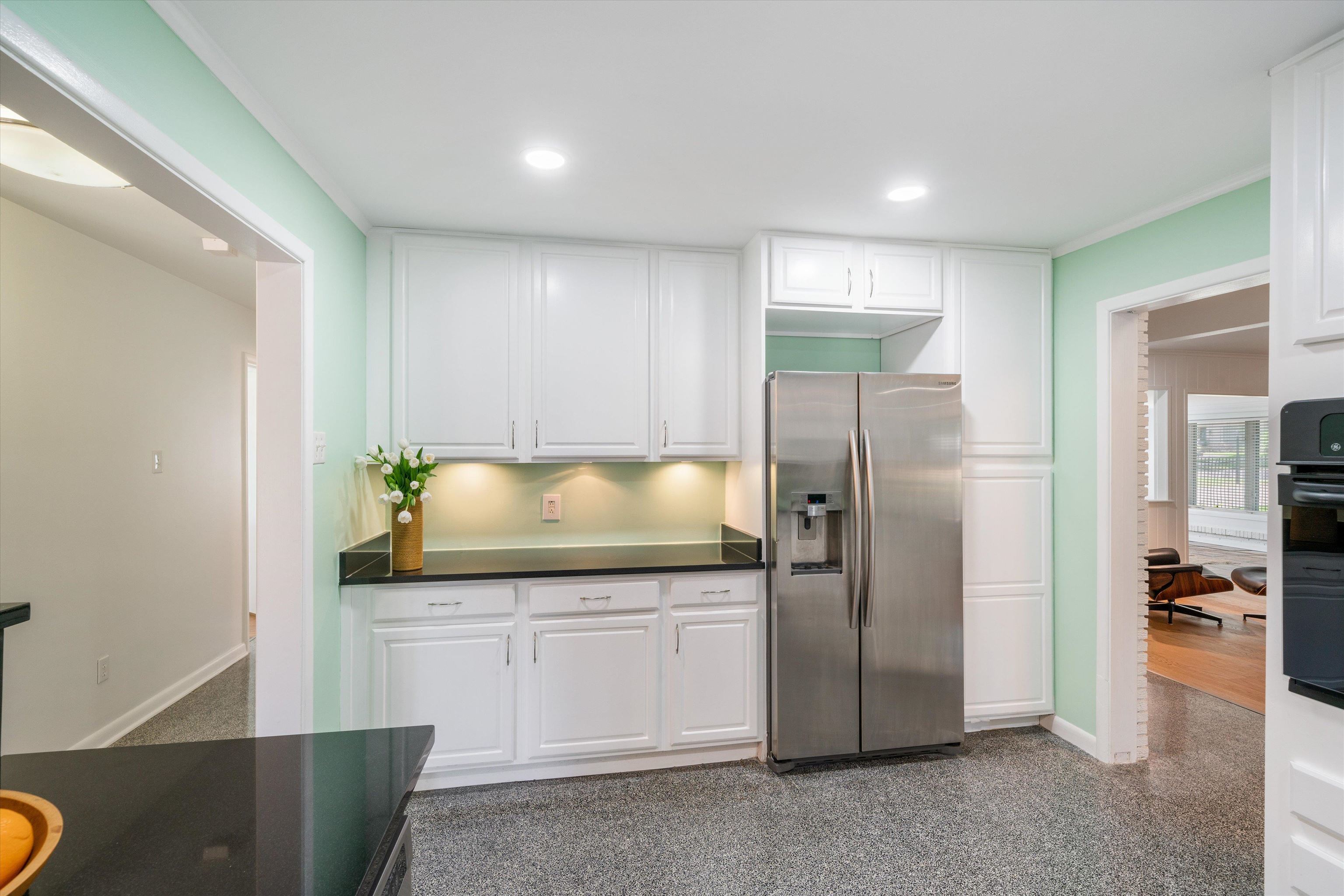 5420 Walnut Grove Road Memphis, TN 38120 - Photo 12 of 25 a kitchen with stainless steel appliances a refrigerator and a stove