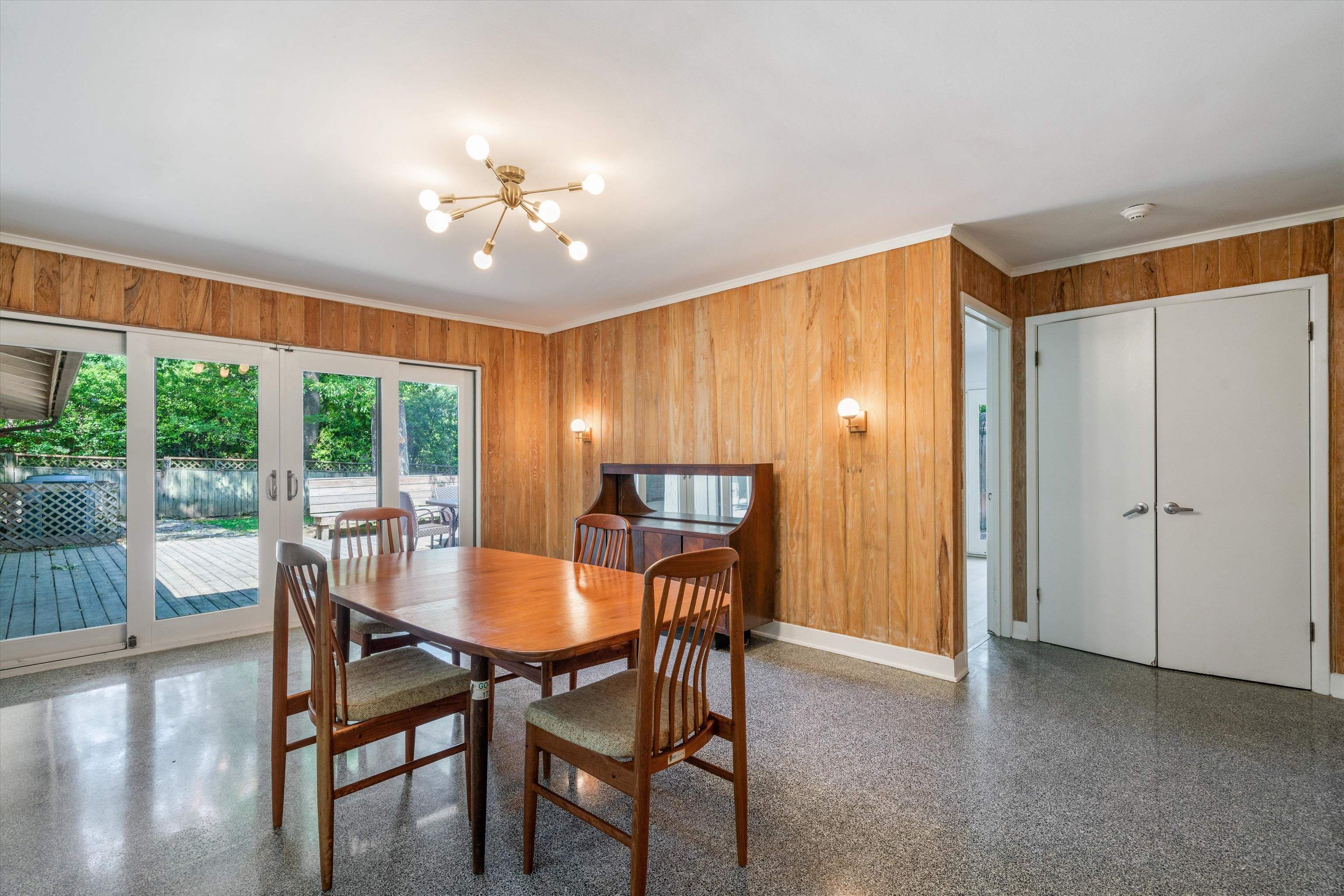 5420 Walnut Grove Road Memphis, TN 38120 - Photo 13 of 25 a dining room with furniture and window