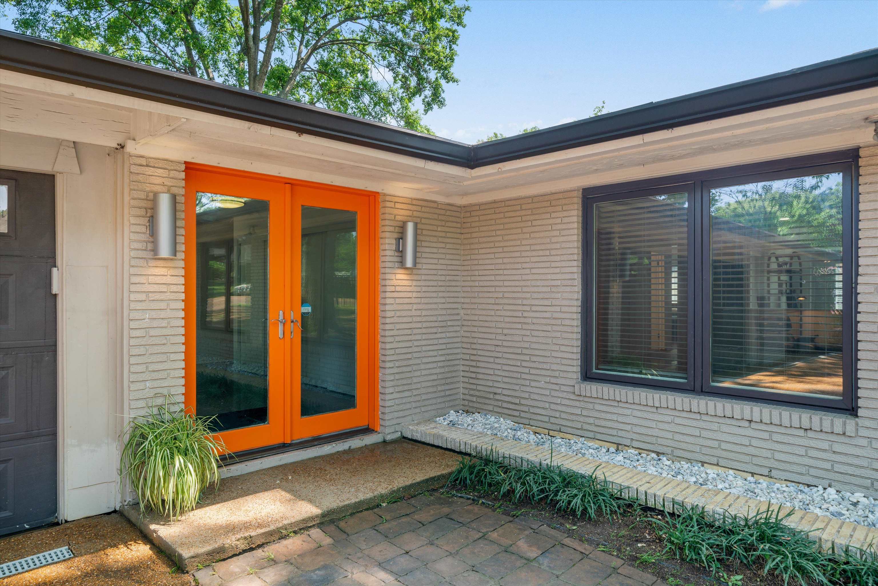 5420 Walnut Grove Road Memphis, TN 38120 - Photo 2 of 25 a front view of a house