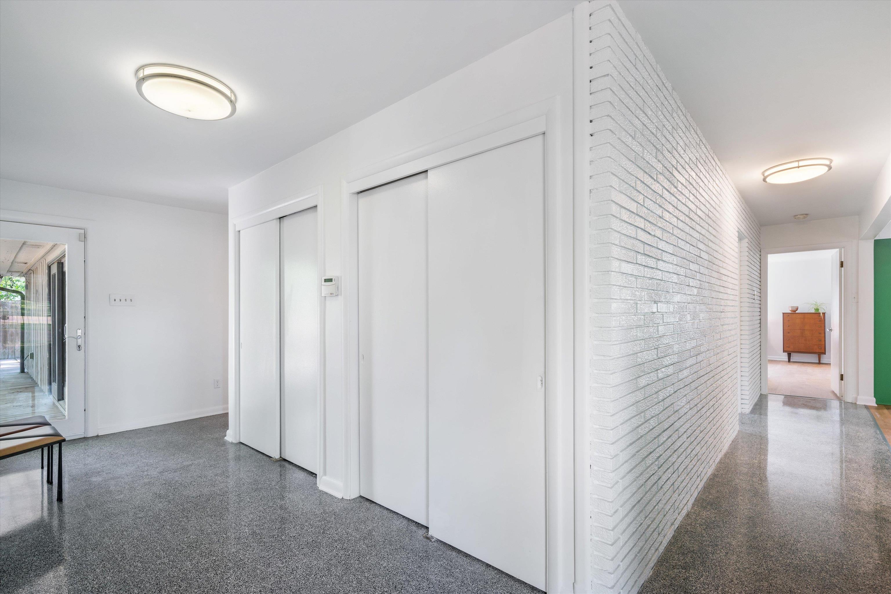 5420 Walnut Grove Road Memphis, TN 38120 - Photo 4 of 25 a view of a hallway with wooden floor