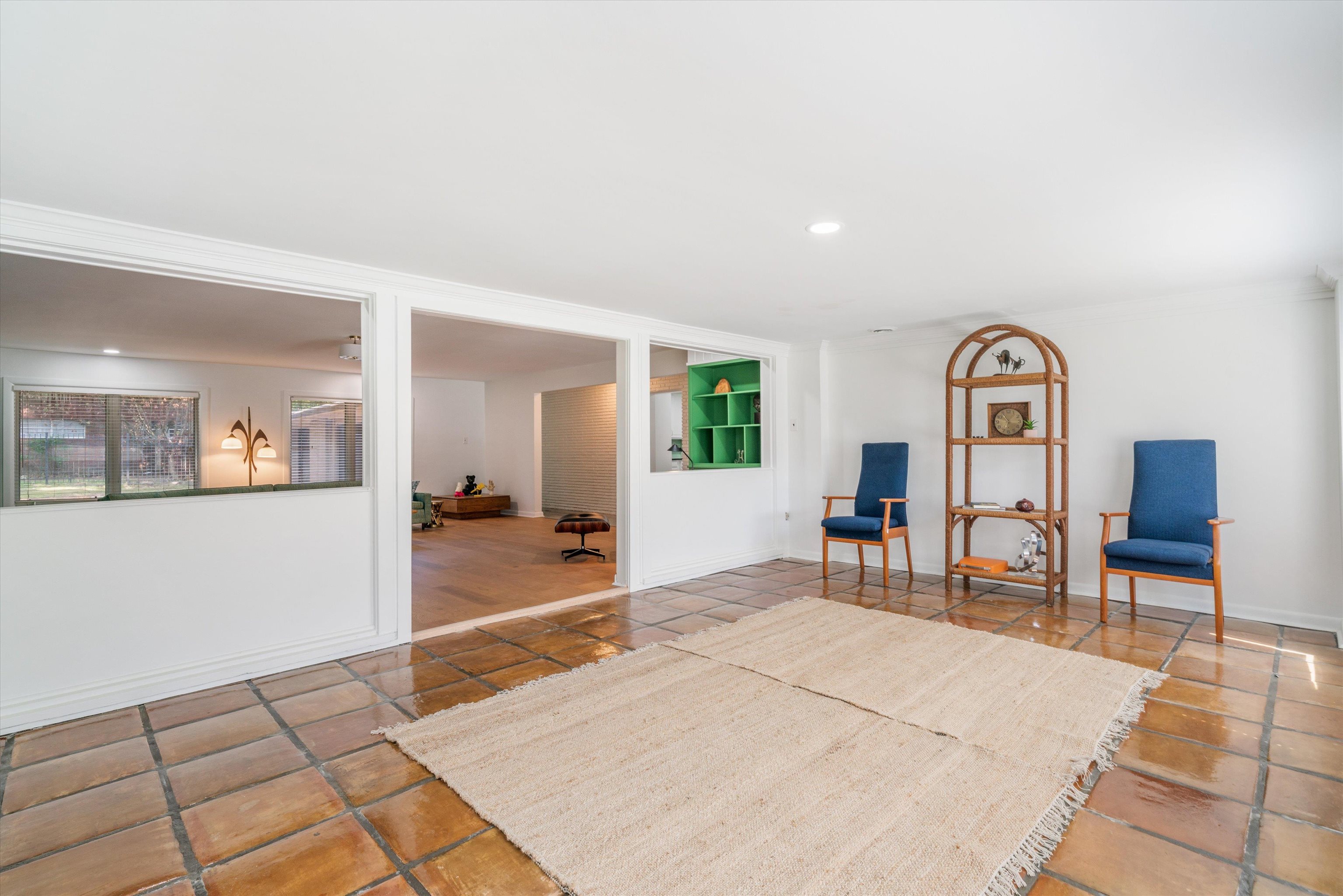 5420 Walnut Grove Road Memphis, TN 38120 - Photo 8 of 25 a living room with furniture
