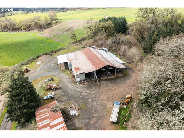 $903,000 | 92884 Applegate Trail, Junction City, OR 97448