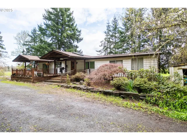 $903,000 | 92884 Applegate Trail, Junction City, OR 97448