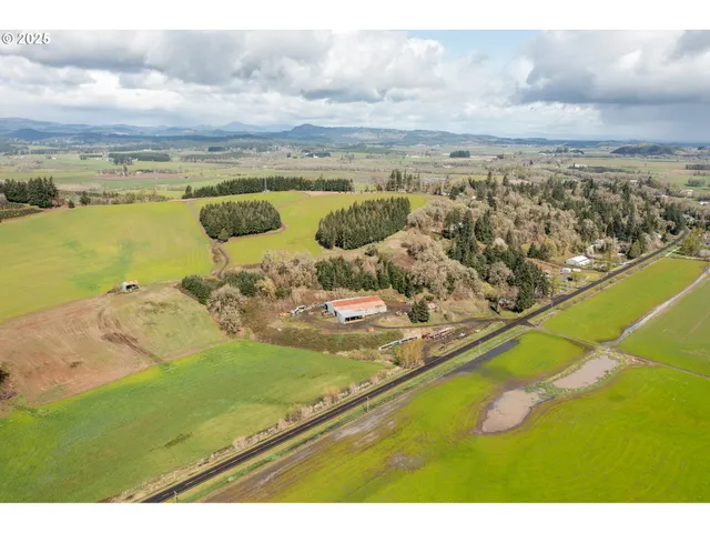 $903,000 | 92884 Applegate Trail, Junction City, OR 97448