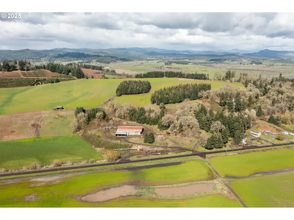 $903,000 | 92884 Applegate Trail, Junction City, OR 97448