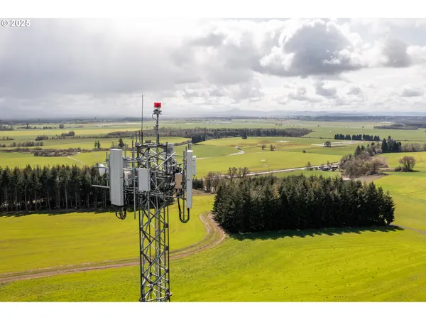 $903,000 | 92884 Applegate Trail, Junction City, OR 97448