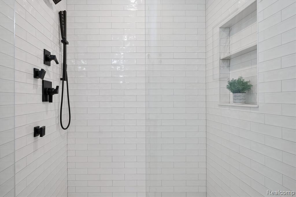 1633 Villa Road Birmingham, MI 48009 - Photo 10 of 32 Gallery Image 10