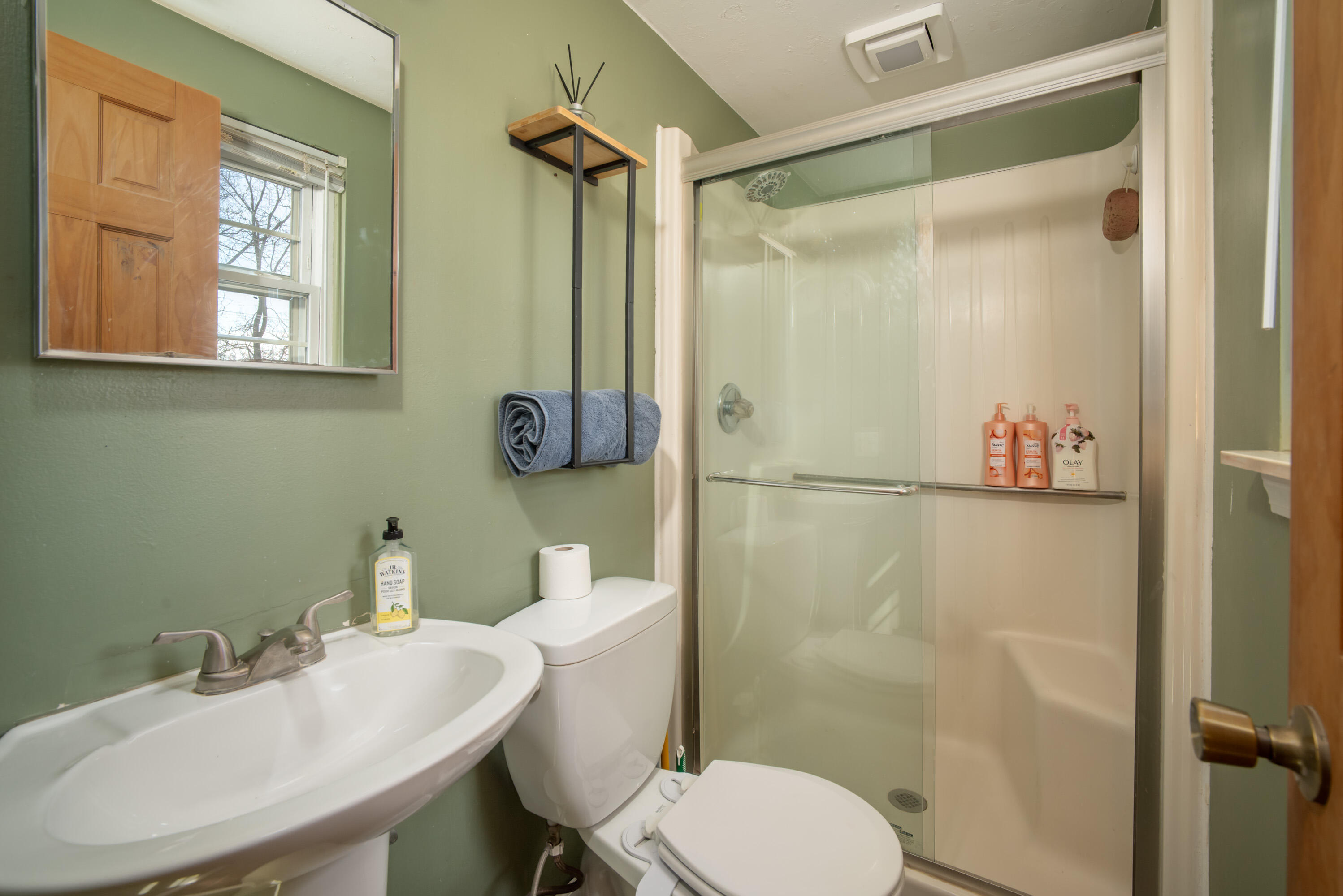 9137 Rucker Road Grosse Ile, MI 48138 - Photo 19 of 41 Primary Bath