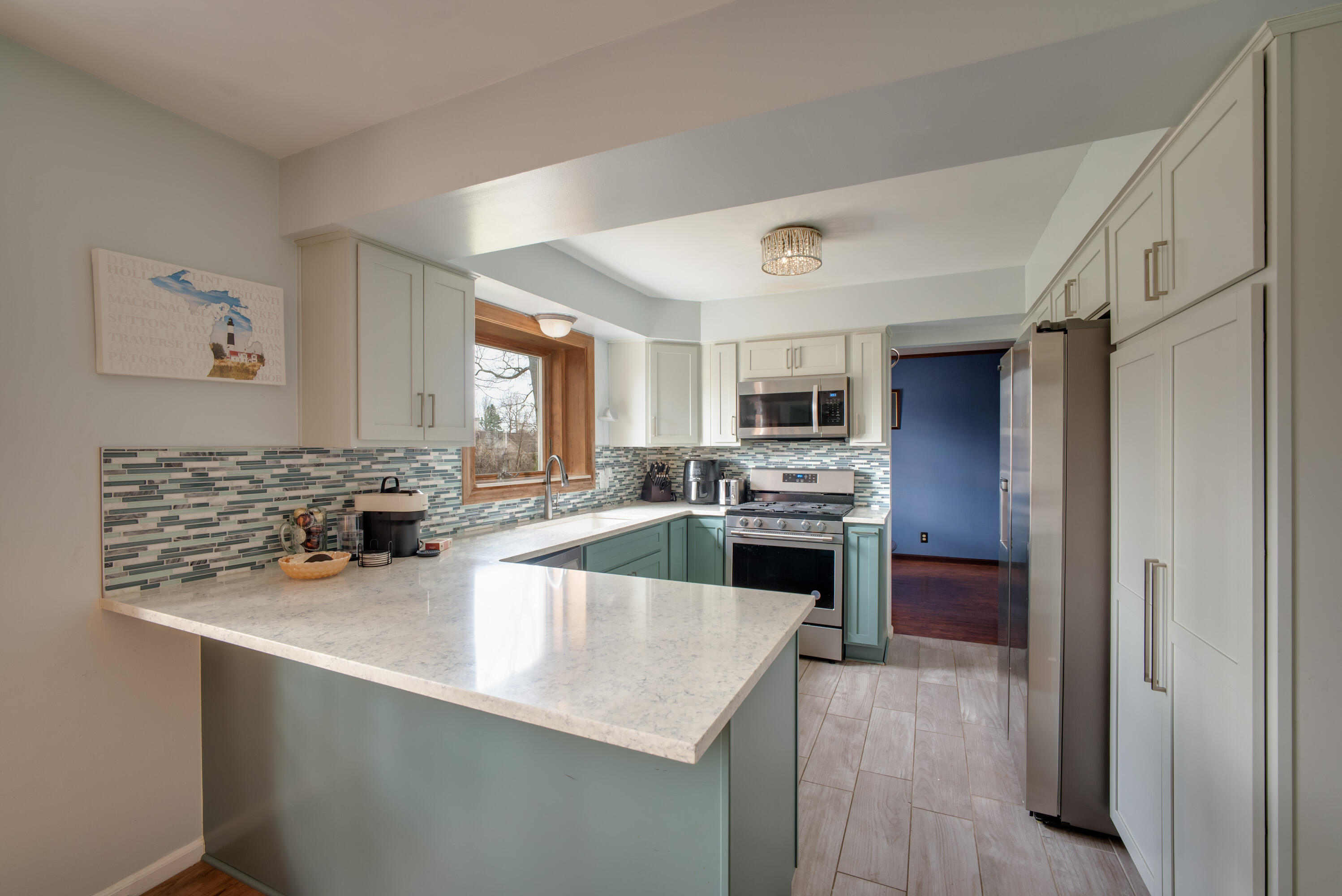 9137 Rucker Road Grosse Ile, MI 48138 - Photo 4 of 41 Updated kitchen